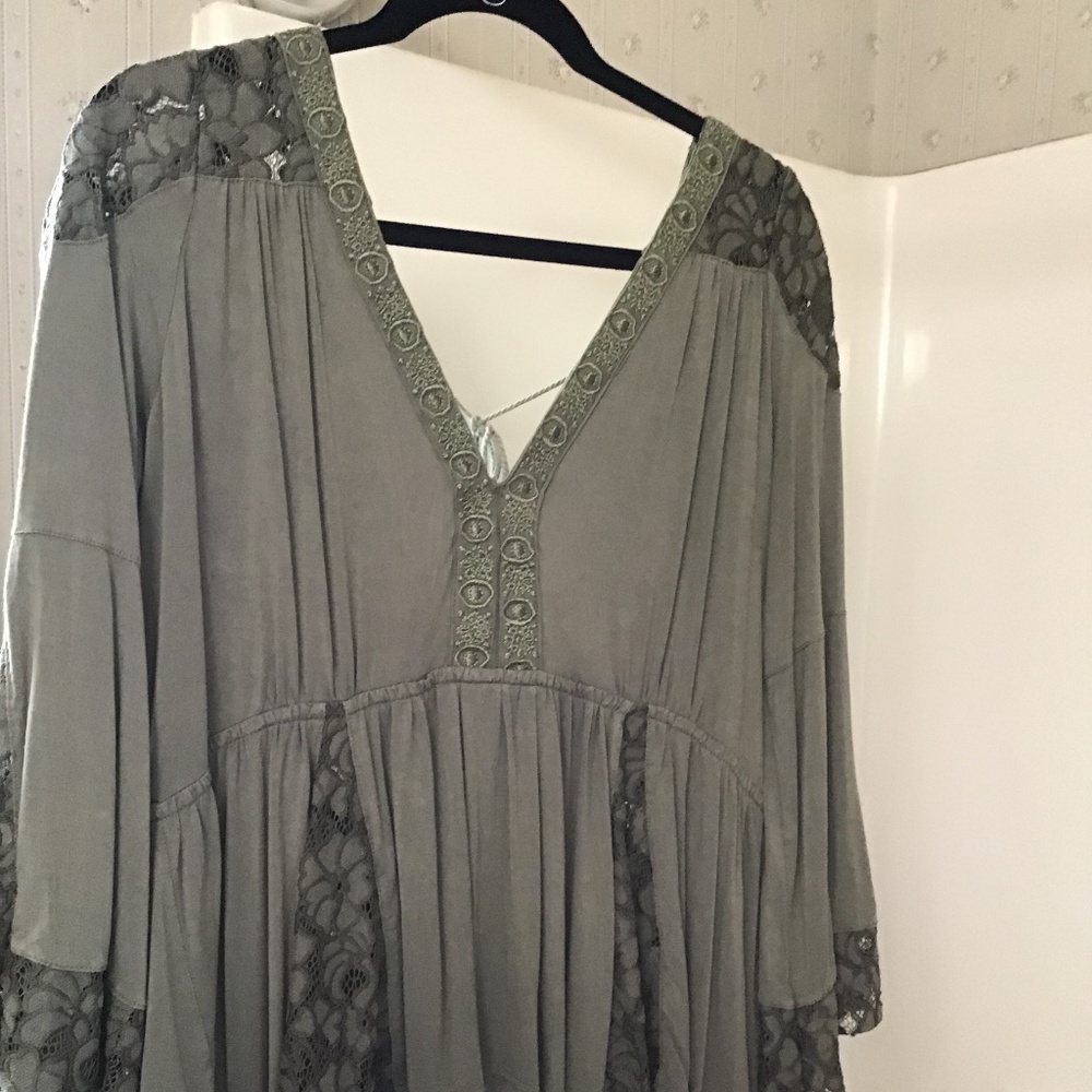 POL Olive V-neck High-Low Top Sexy